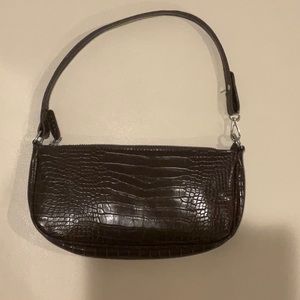 💰🚨CLEARANCE 🚨💰 
Brown shoulder bag with faux animal design